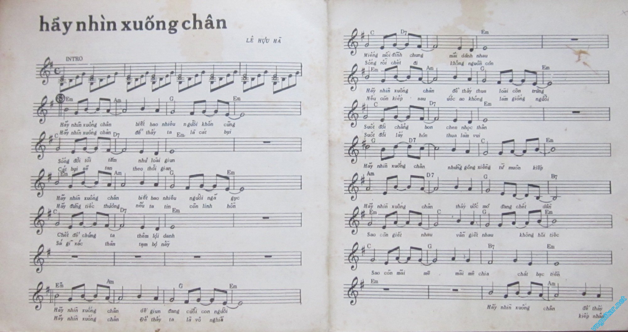 hay nhin xuong chan.JPG